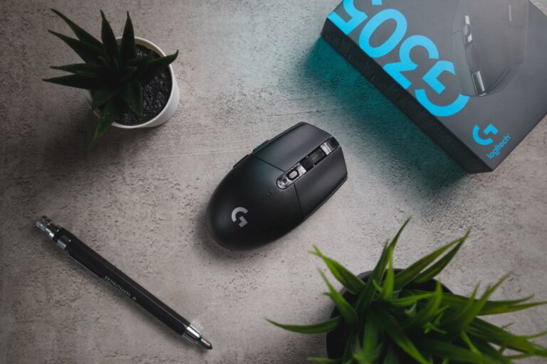 Bluetooth Mouse vs. Wireless Mouse: Which Is Better?