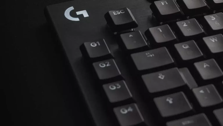 How long does the Logitech G915 battery last? (Review)