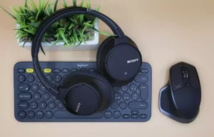 Bluetooth keyboard, mouse and headphones