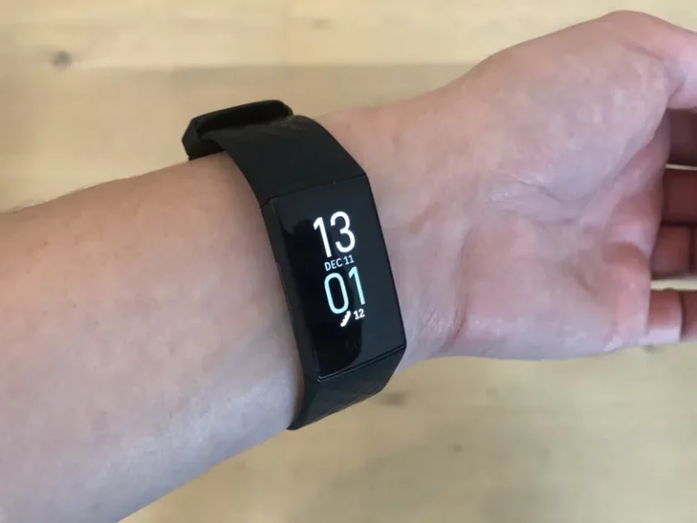 Can I Use A SmartWatch On The Inside Wrist? (Solved)