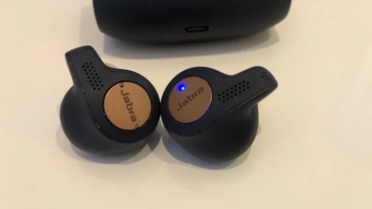 How To Stop My Bluetooth Headphones From Blinking? (Solved)