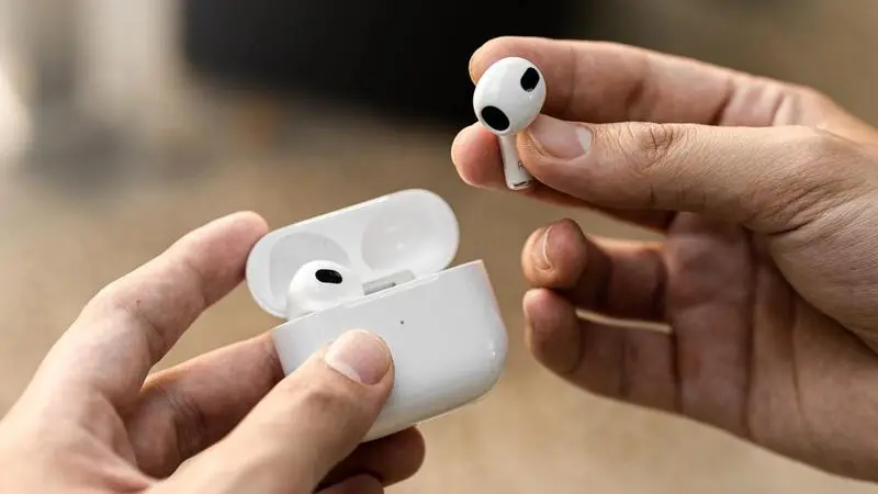 Why Does One of My AirPods Die Faster Than the Other