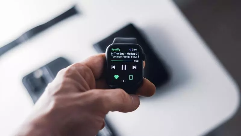 Apple watch plays music 2025 on phone not headphones